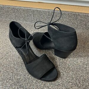 Eileen Fisher Black Textured Leather Chunky Heels Tie Up Peep Toe Women's Sz 9.5